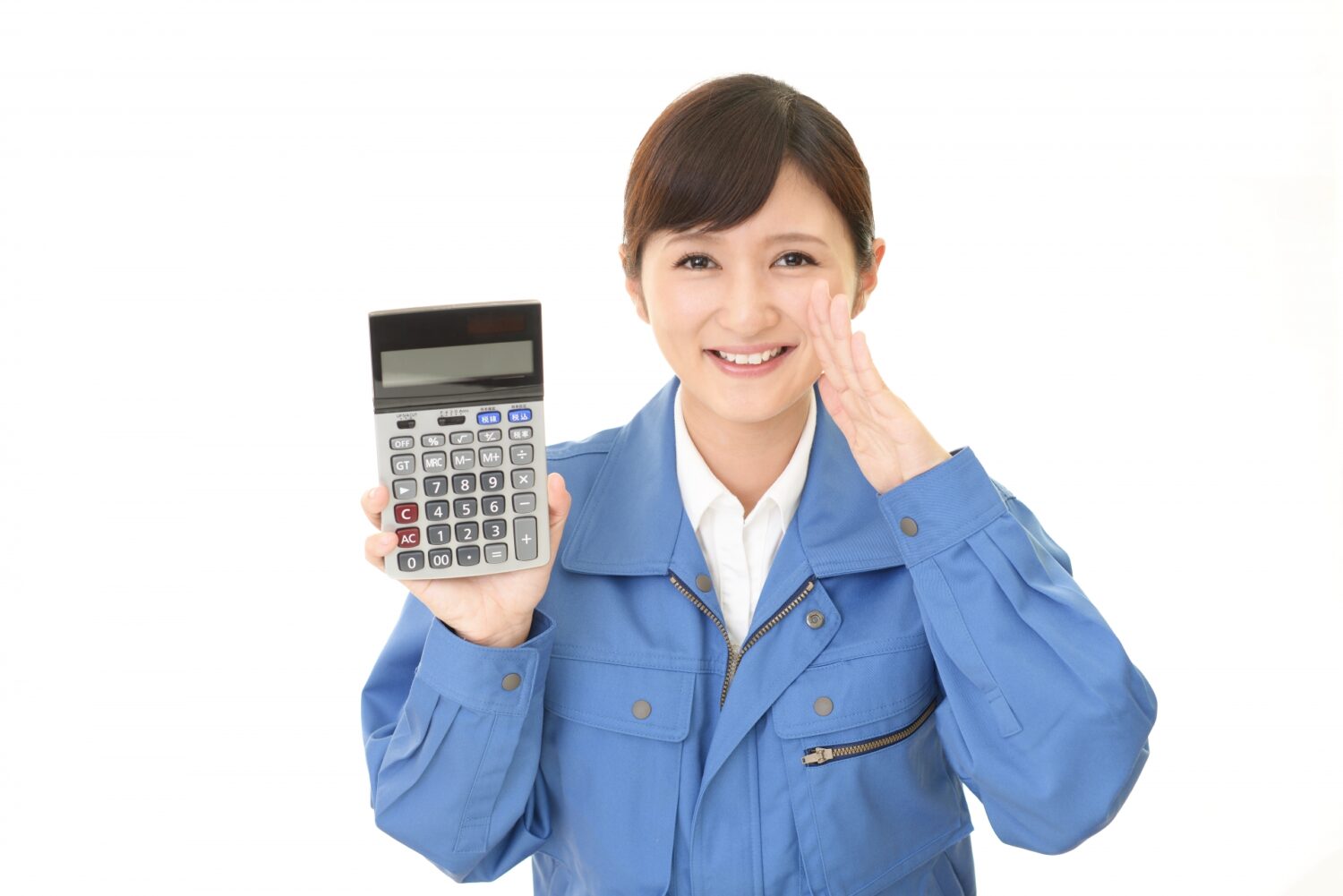 電卓を持ってアピールしている女性